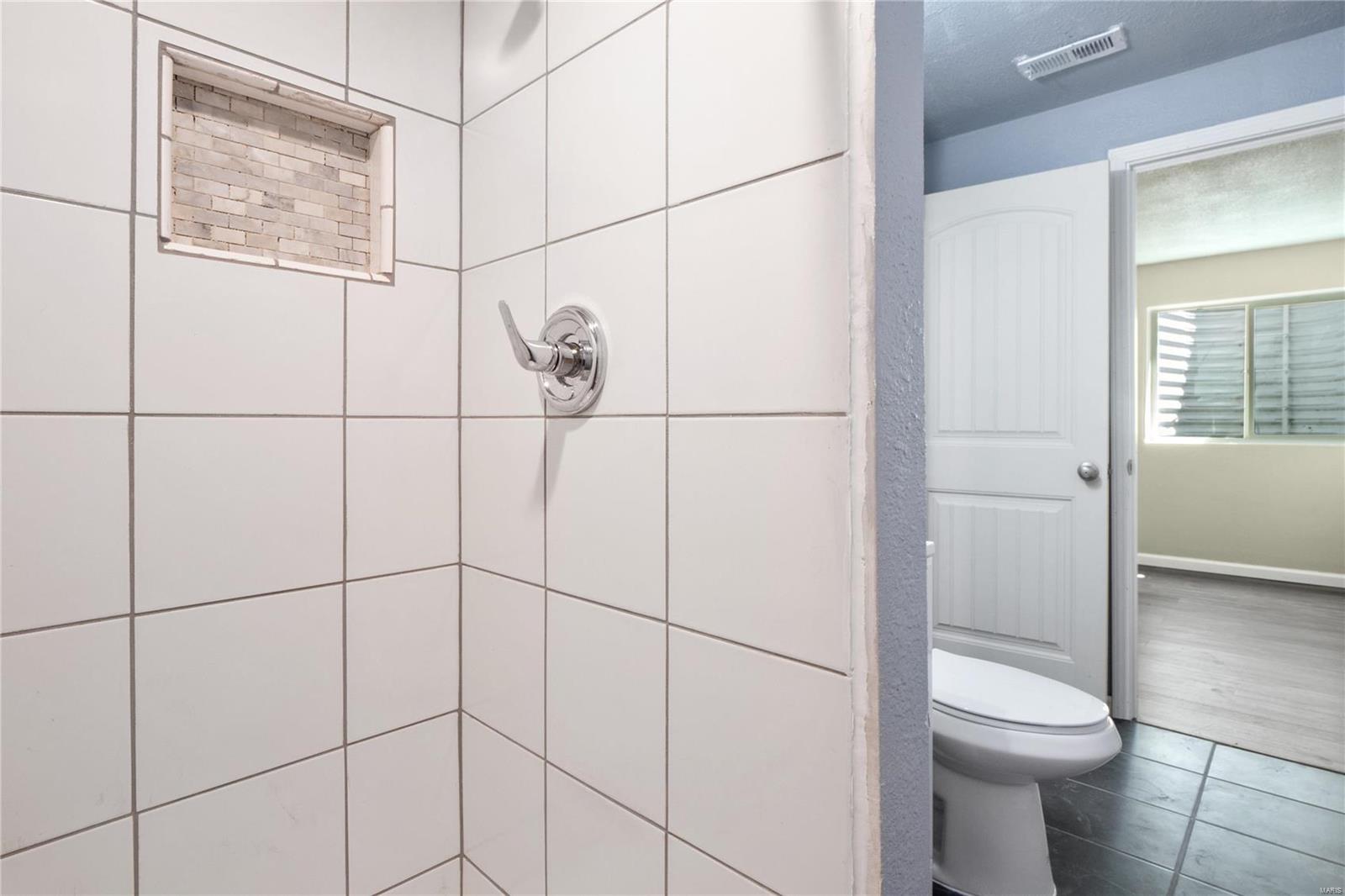 1909 Plantation Lane