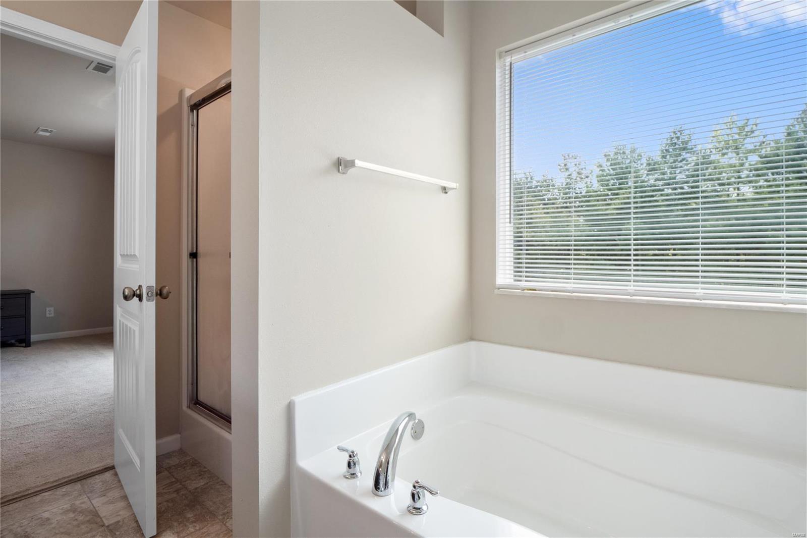 1909 Plantation Lane