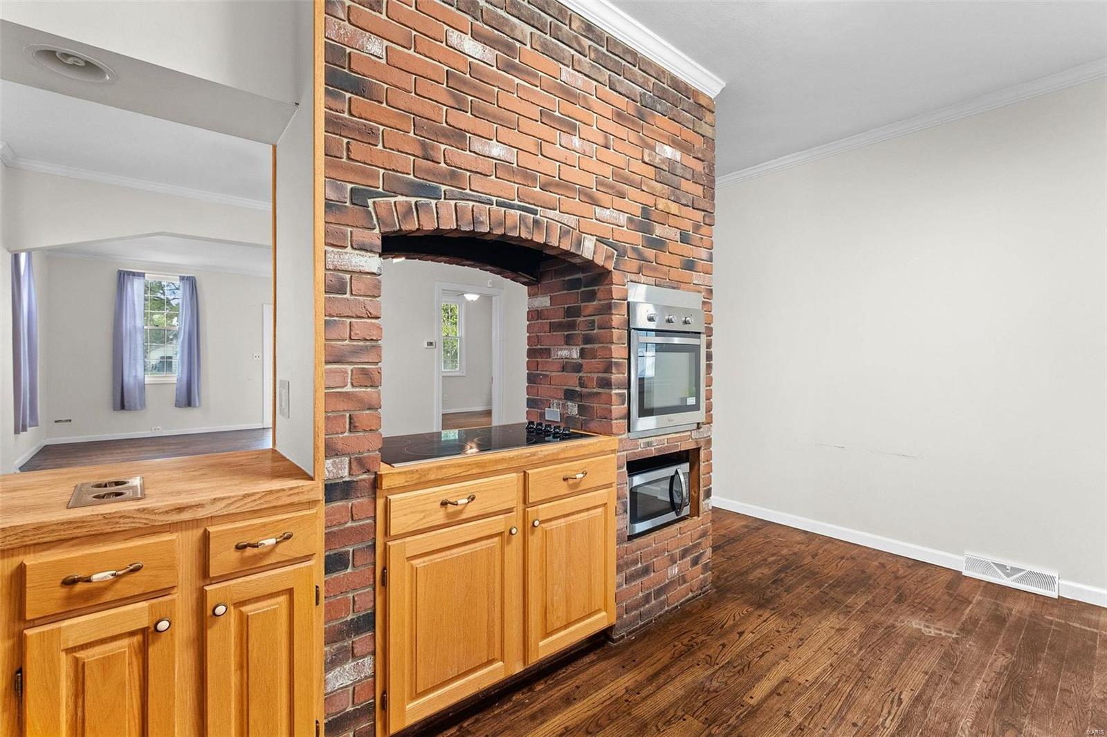 4712 Alexander Street