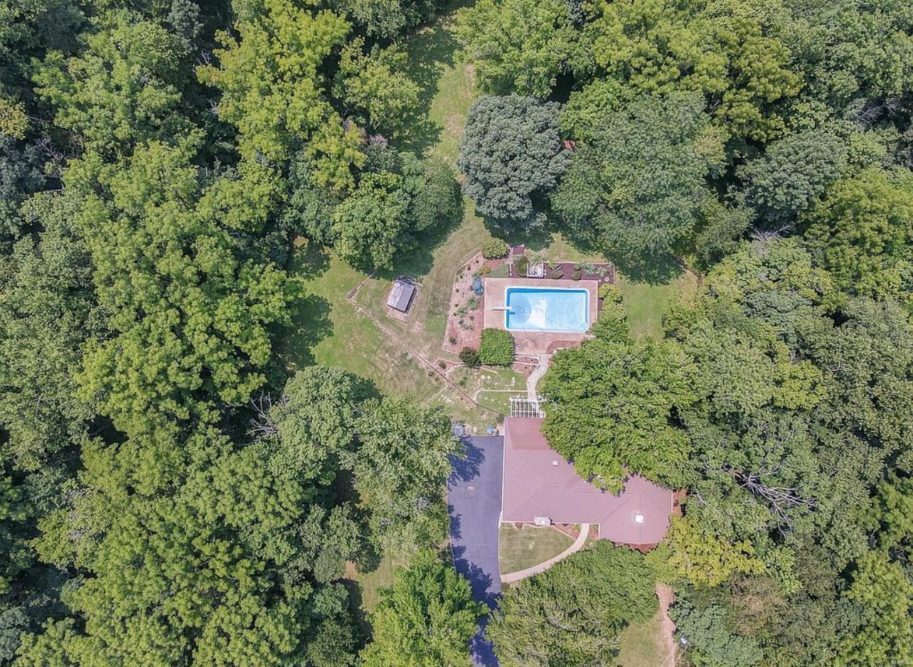 121 Roberta Lane