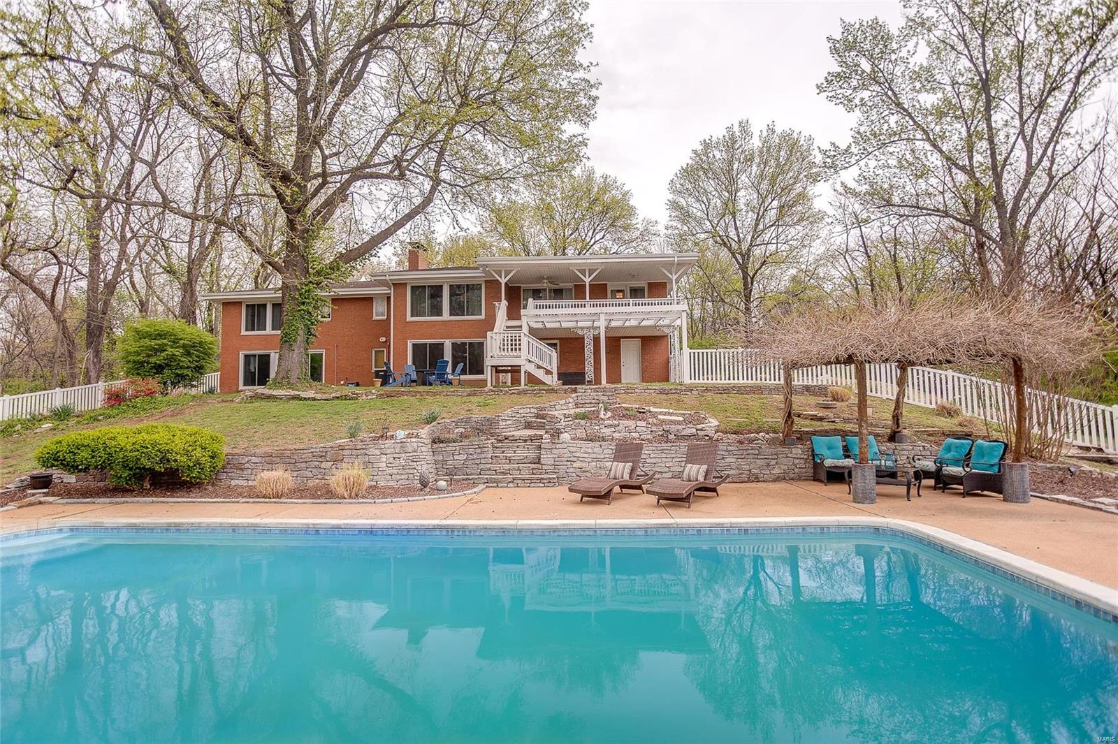 121 Roberta Lane