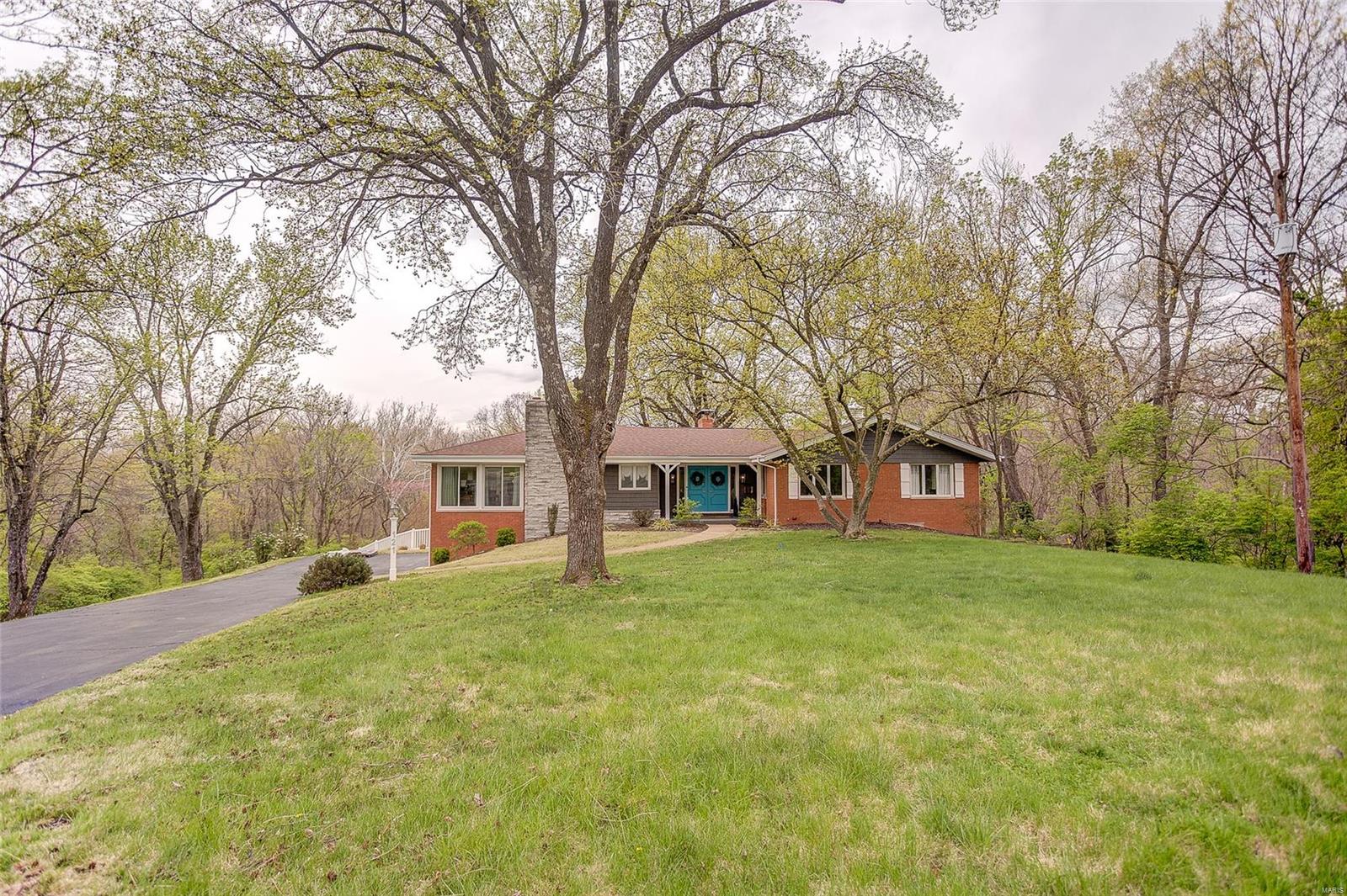 121 Roberta Lane