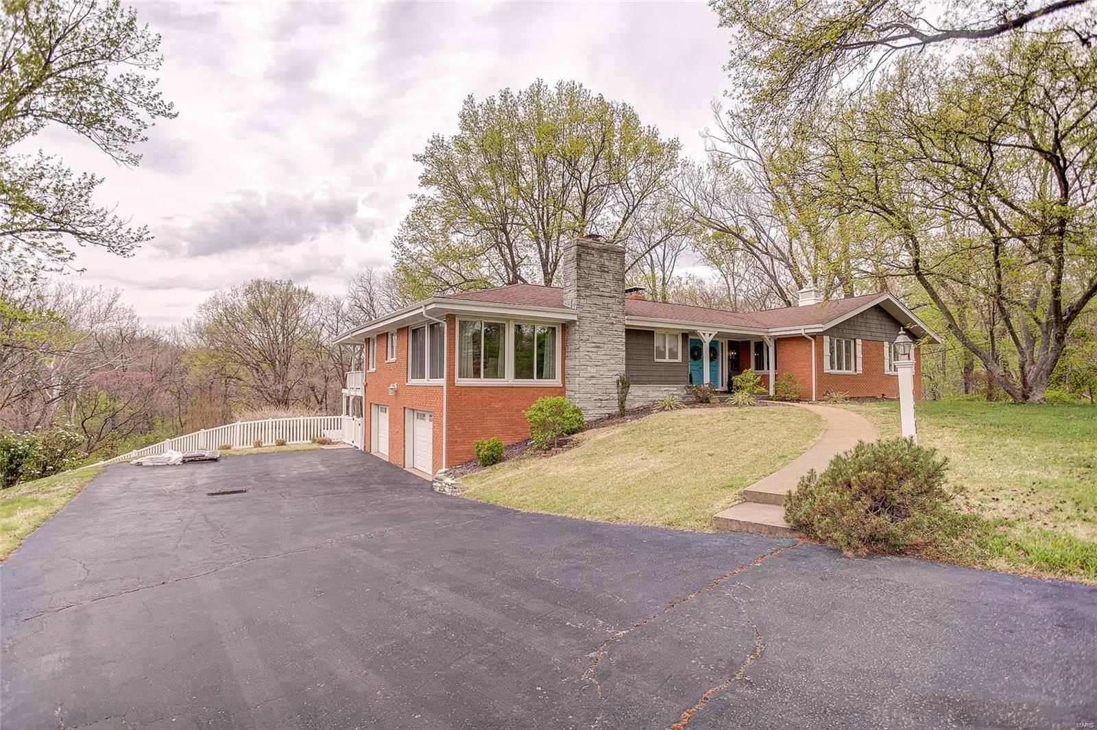 121 Roberta Lane