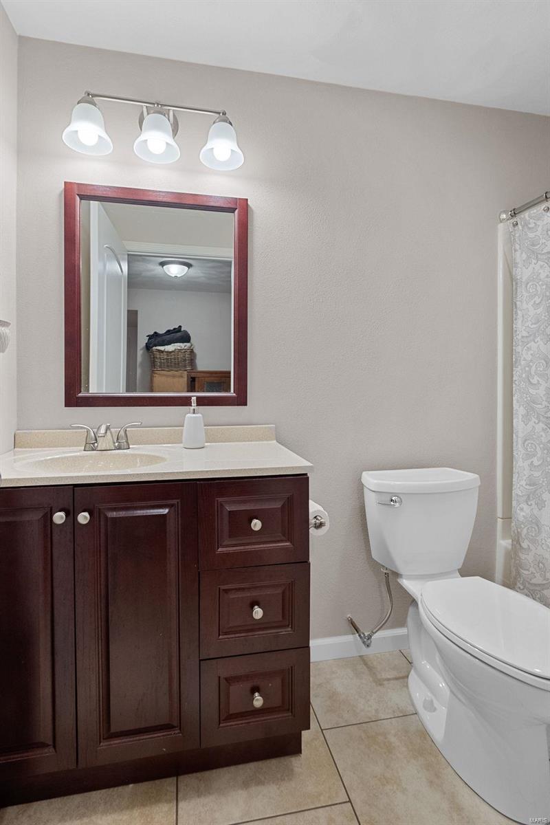 5538 S Woods Manor Drive