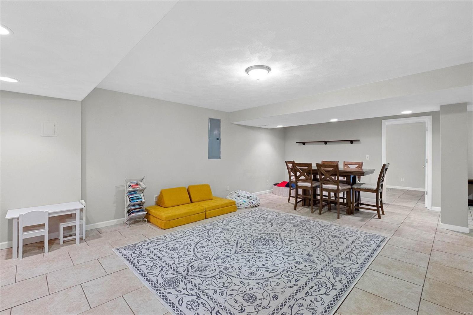 5538 S Woods Manor Drive