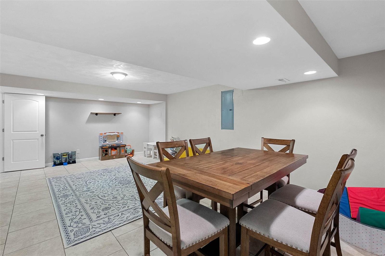 5538 S Woods Manor Drive