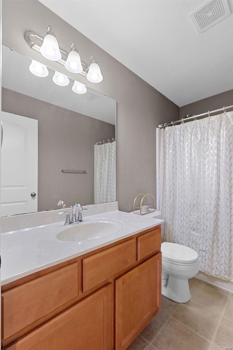 5538 S Woods Manor Drive