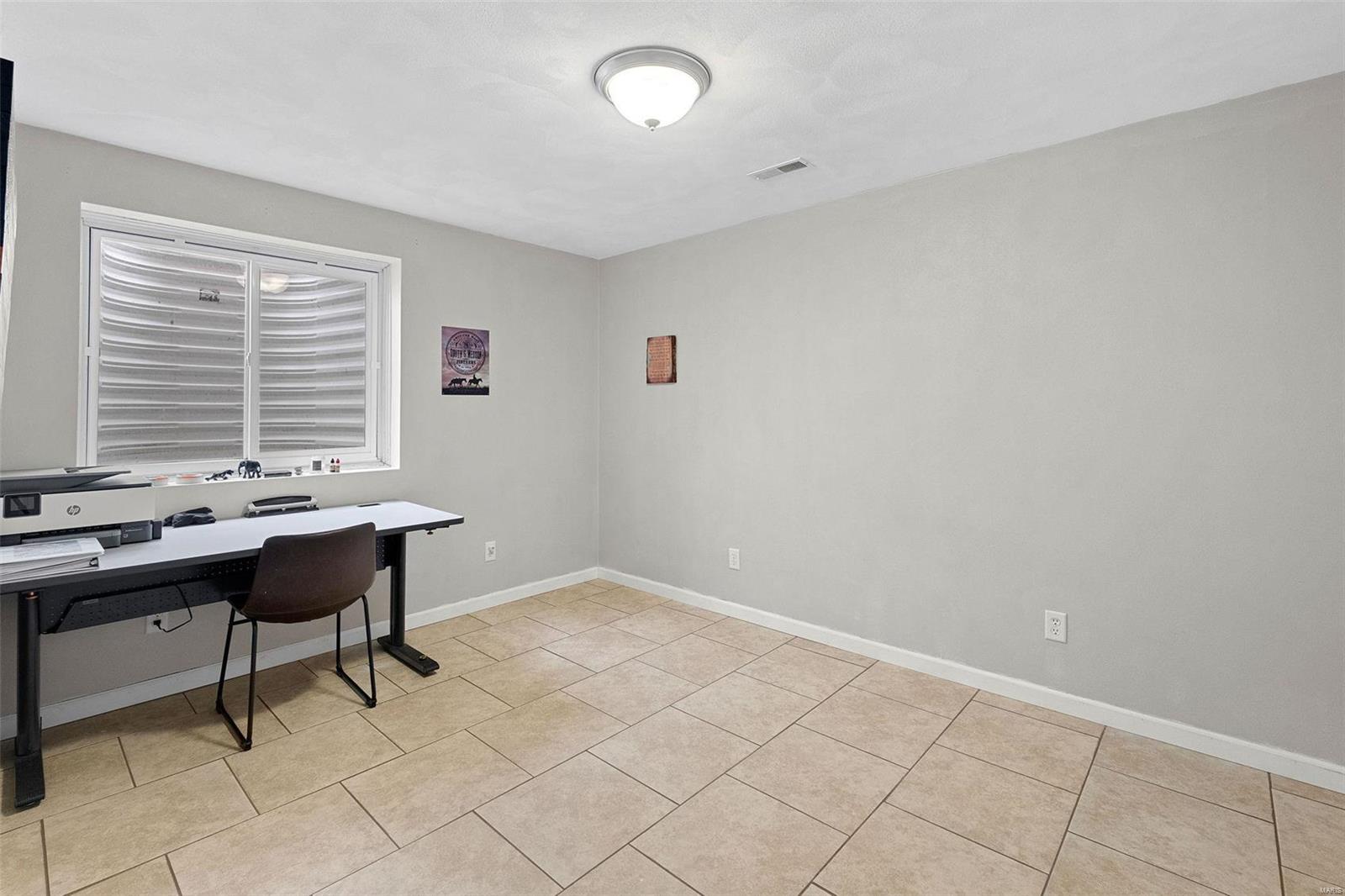 5538 S Woods Manor Drive