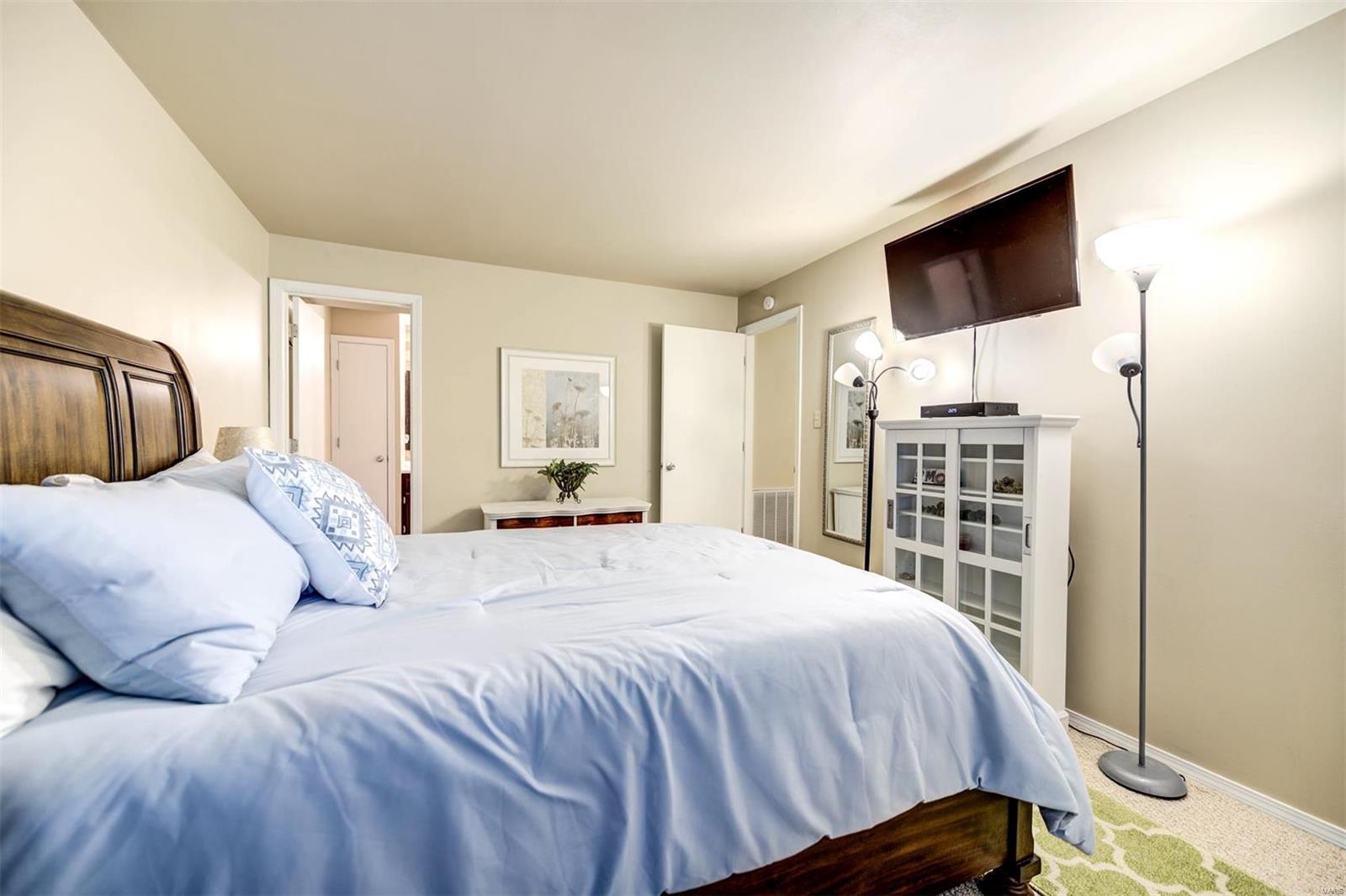 5121 Hollow Wood Court Unit: B