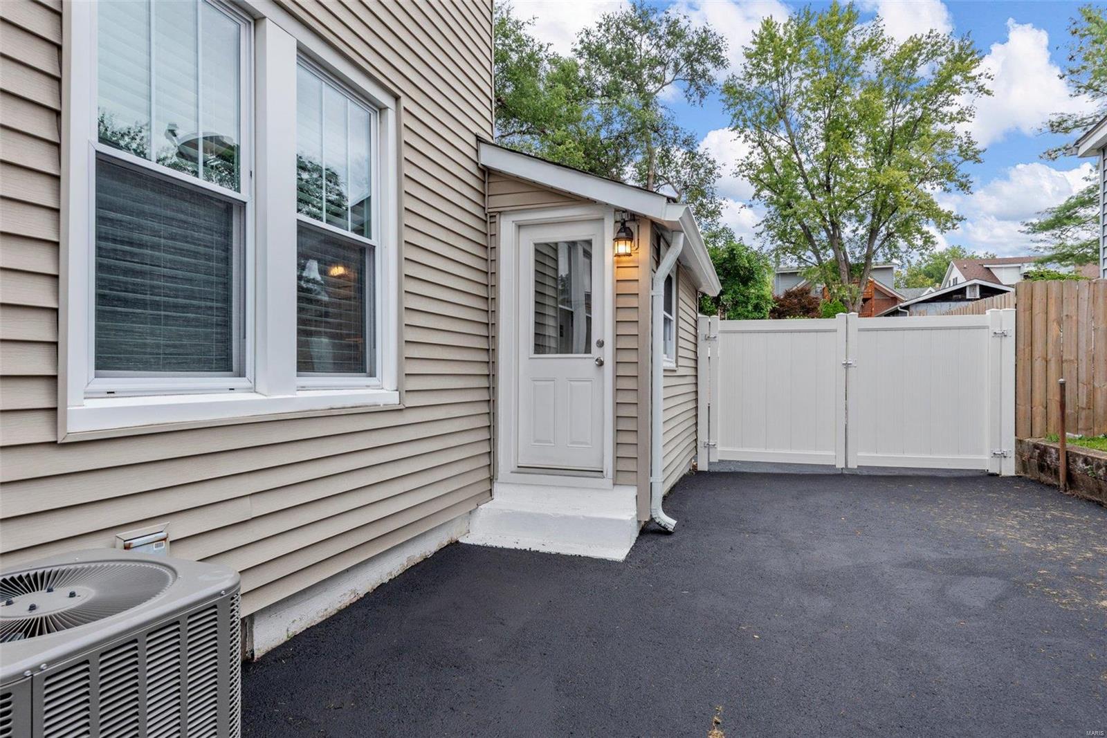 7431 Lohmeyer Avenue