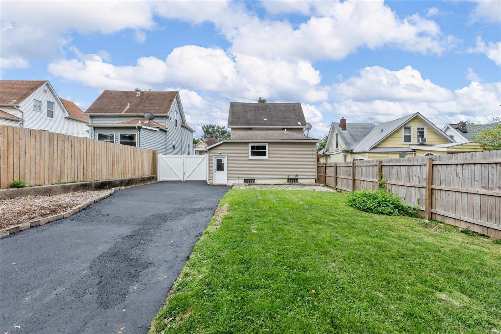 7431 Lohmeyer Avenue