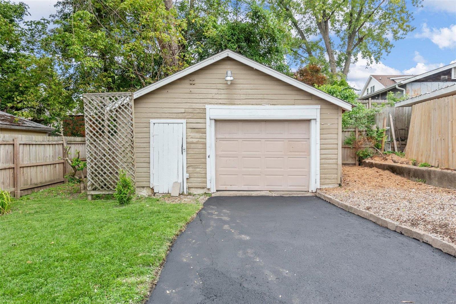 7431 Lohmeyer Avenue