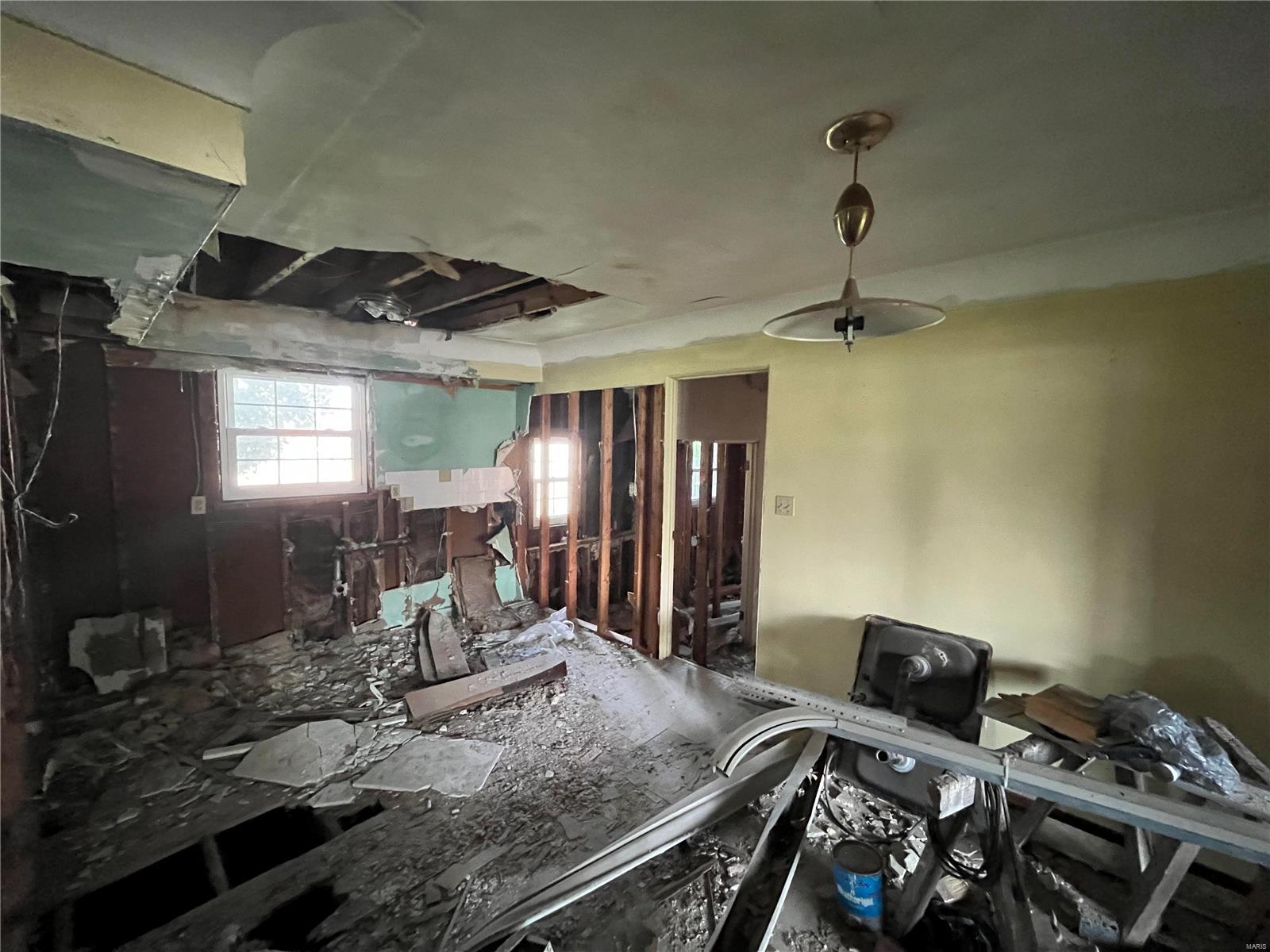 233 Candlelight Drive