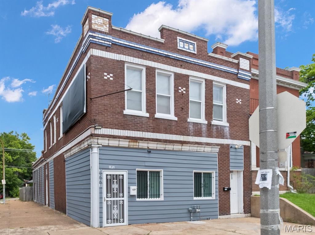 3225-3227 Chippewa Street