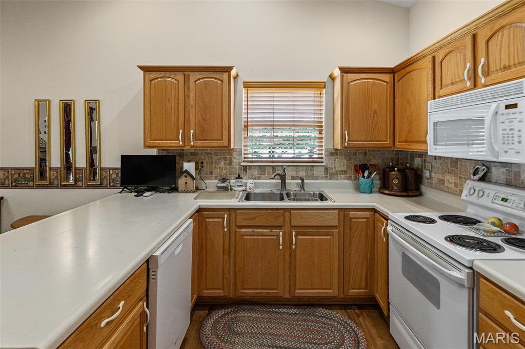 6 Shingle Oaks Drive