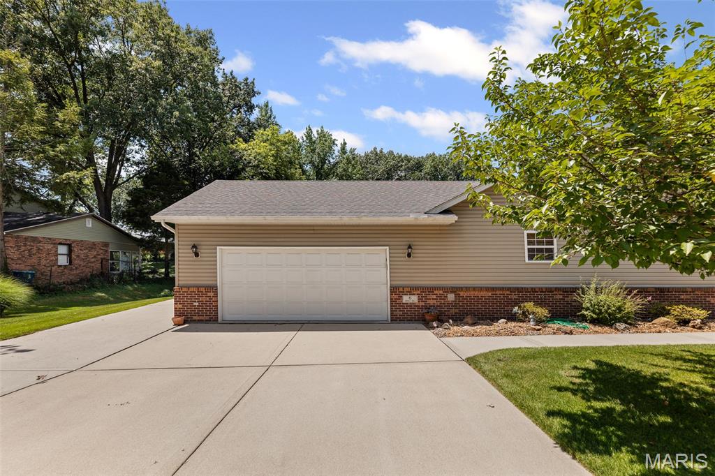 6 Shingle Oaks Drive