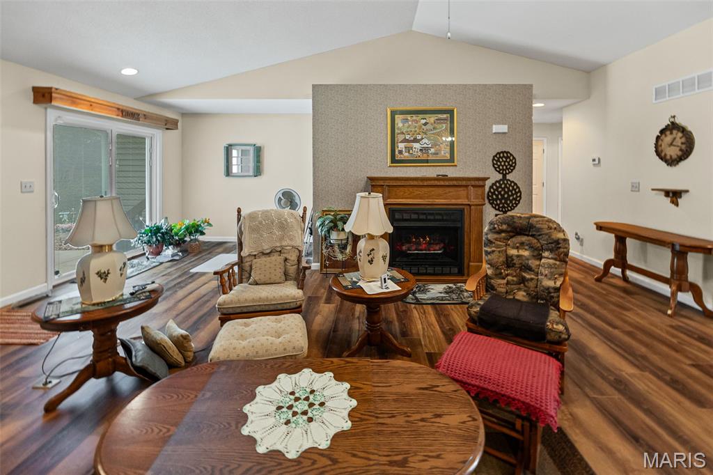 6 Shingle Oaks Drive