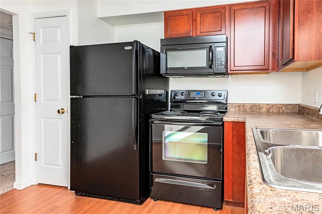 1951 Greenpoint Drive Unit: 204