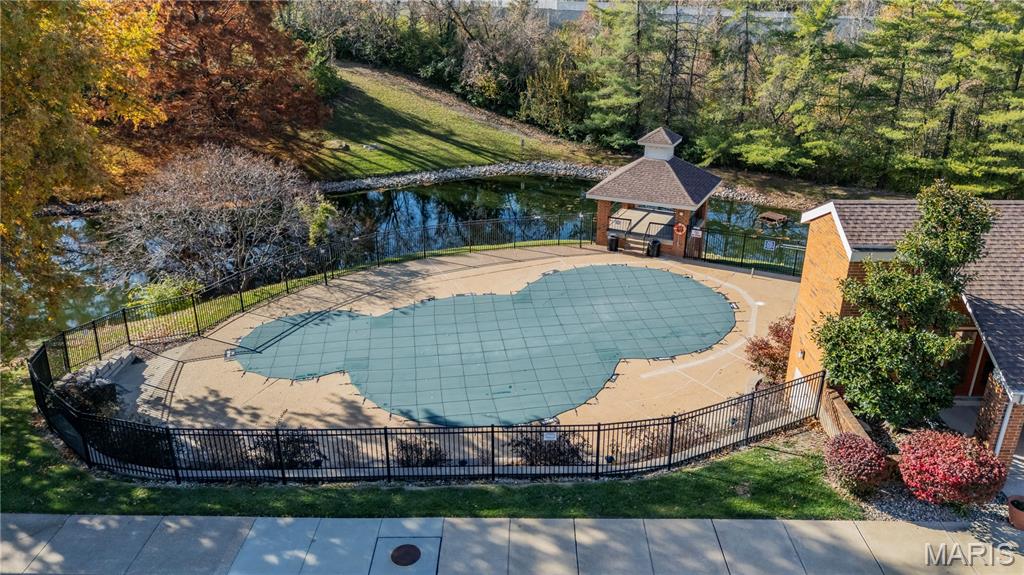 1951 Greenpoint Drive Unit: 204