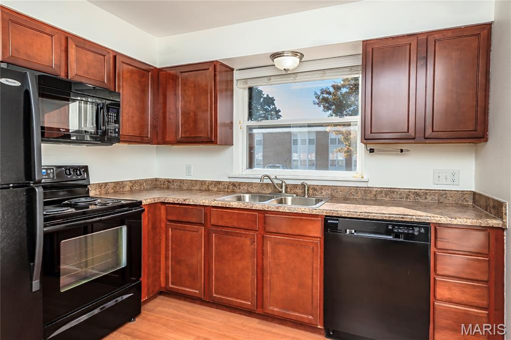 1951 Greenpoint Drive Unit: 204