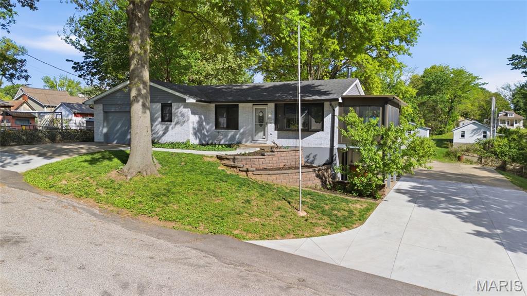 405 W Schaefer Street