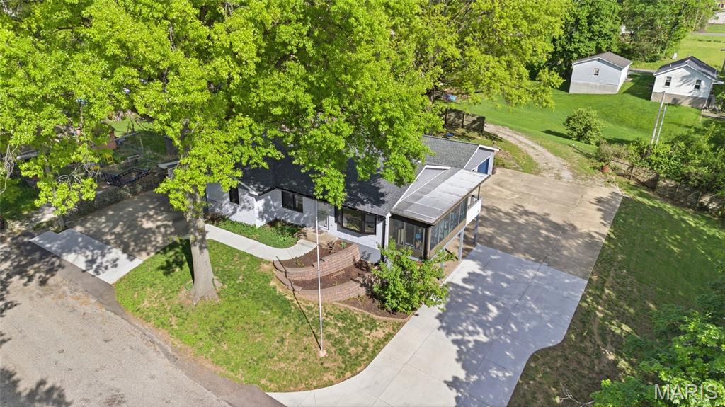 405 W Schaefer Street