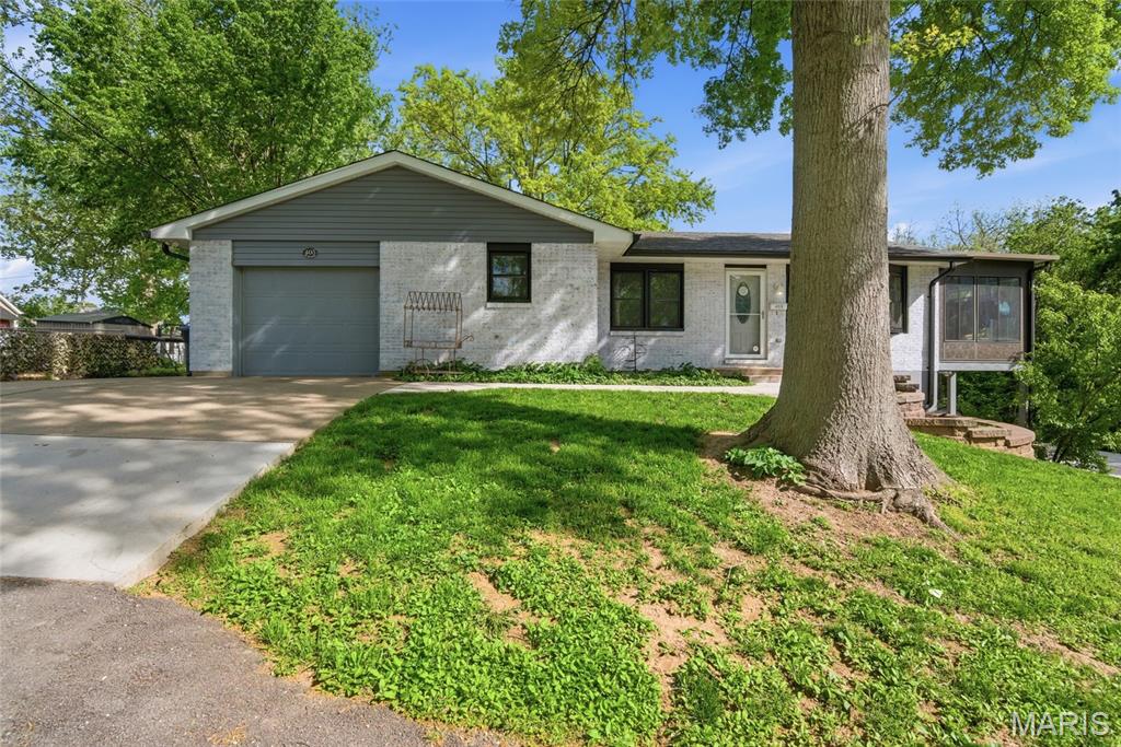 405 W Schaefer Street