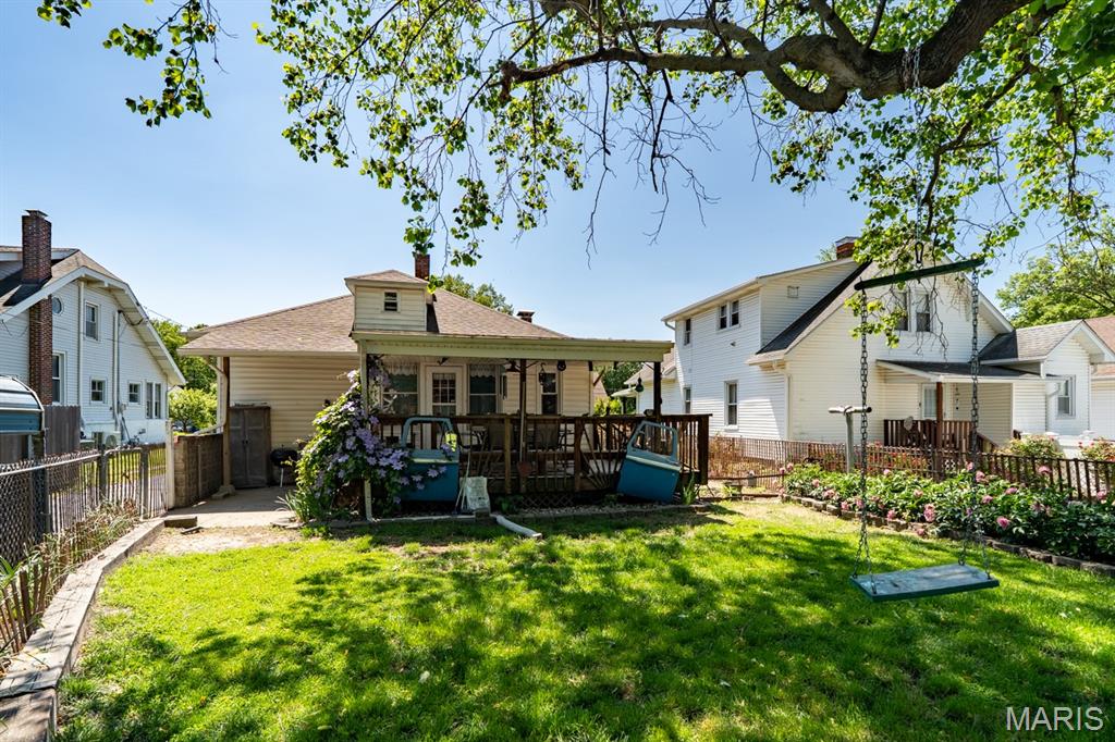 823 Douglas Street