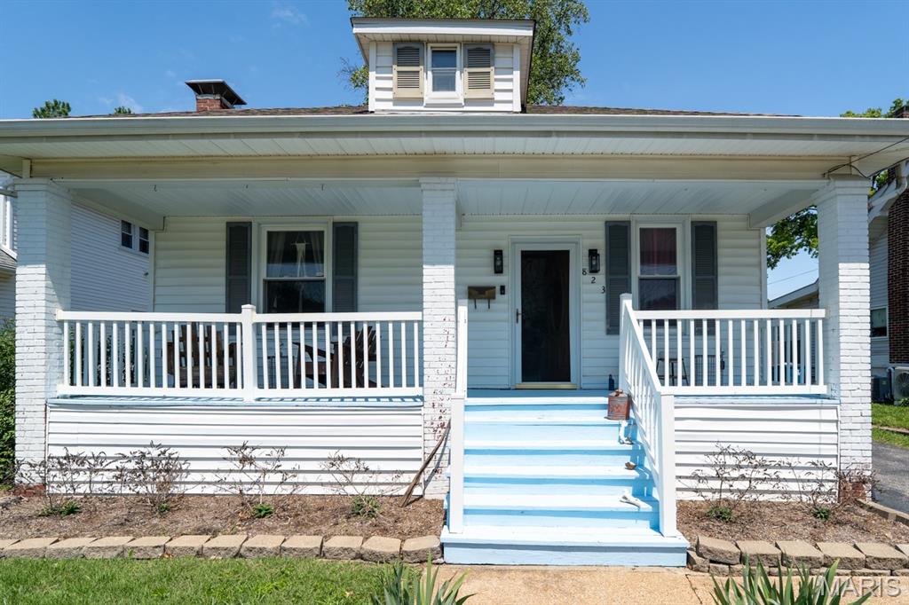 823 Douglas Street