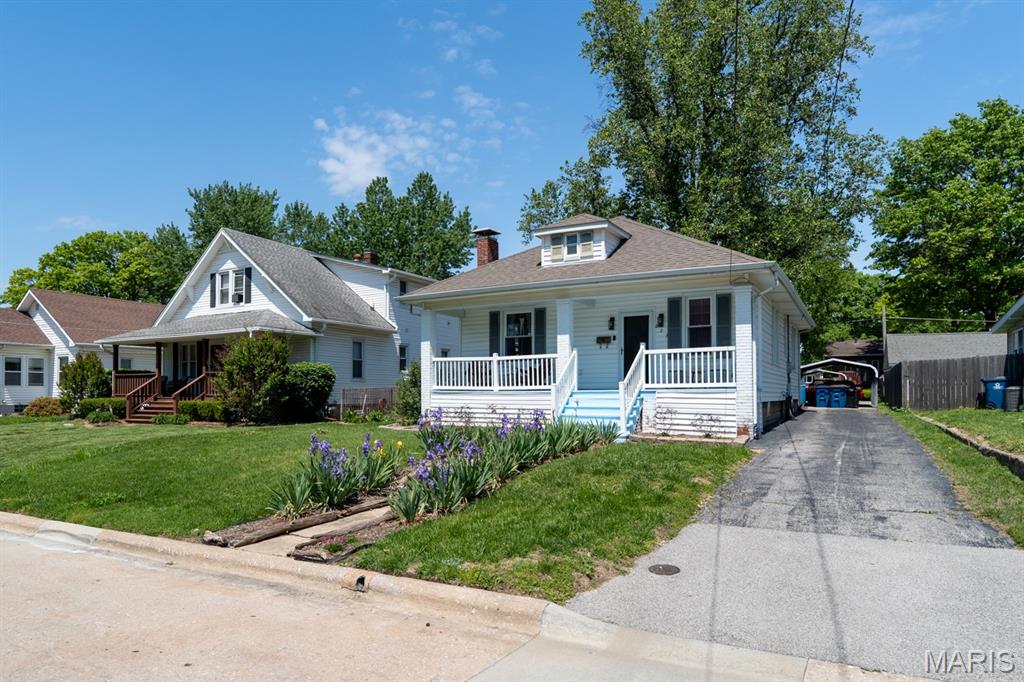 823 Douglas Street