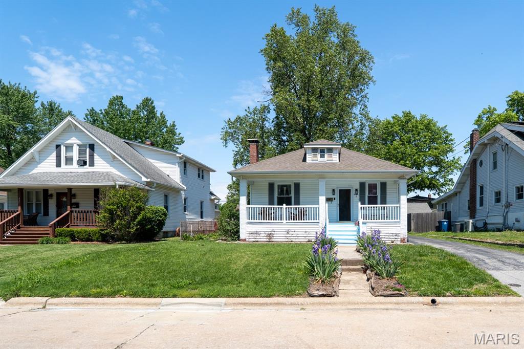823 Douglas Street