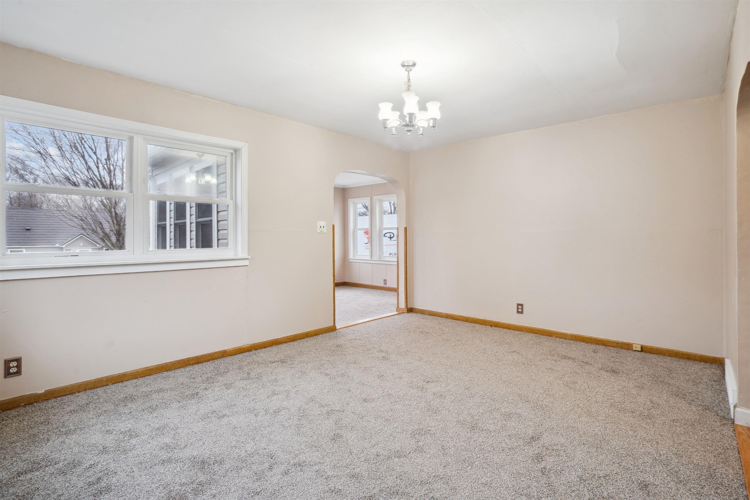 317 9th Ave NE