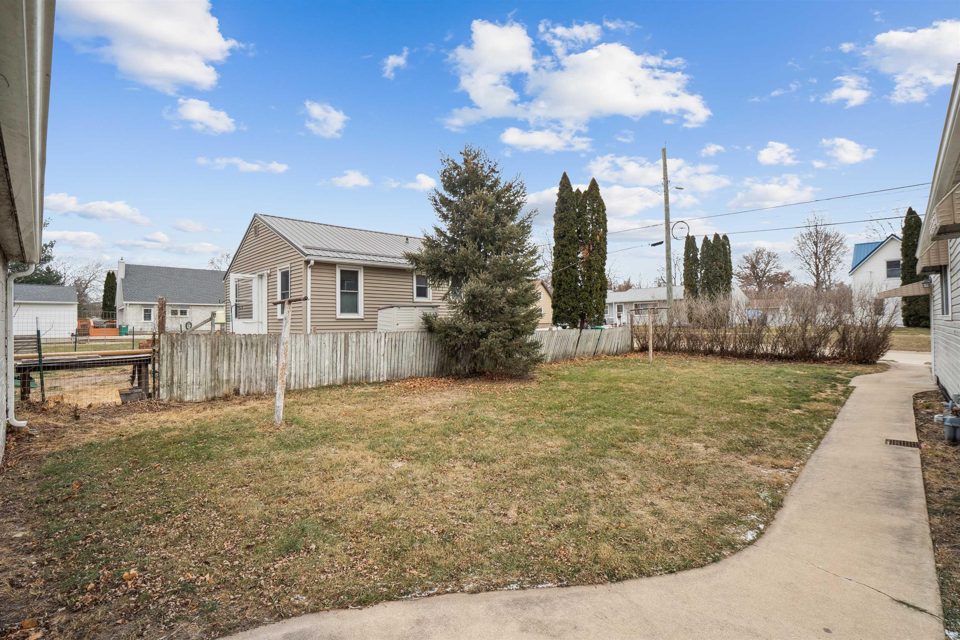 317 9th Ave NE