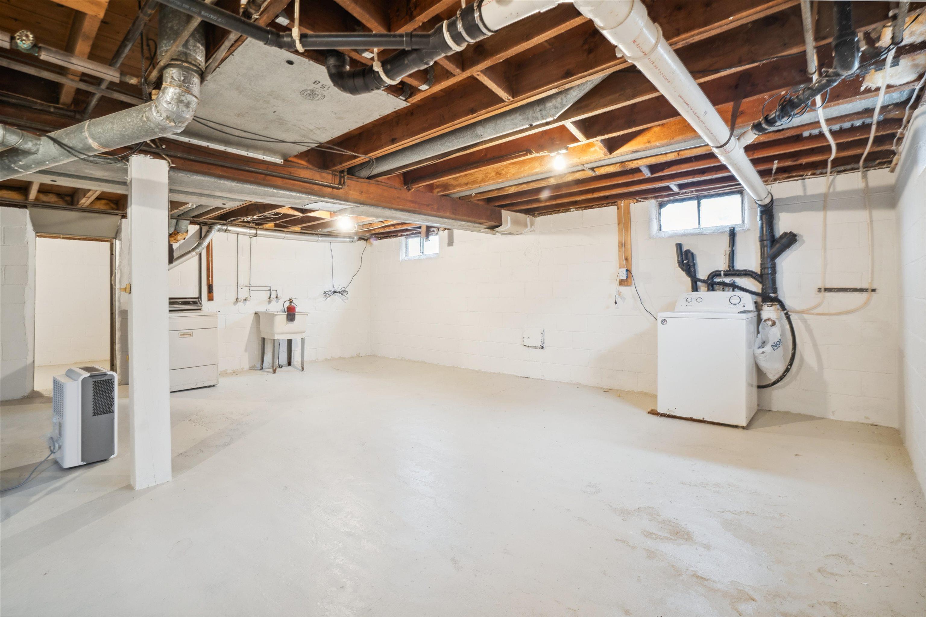 317 9th Ave NE