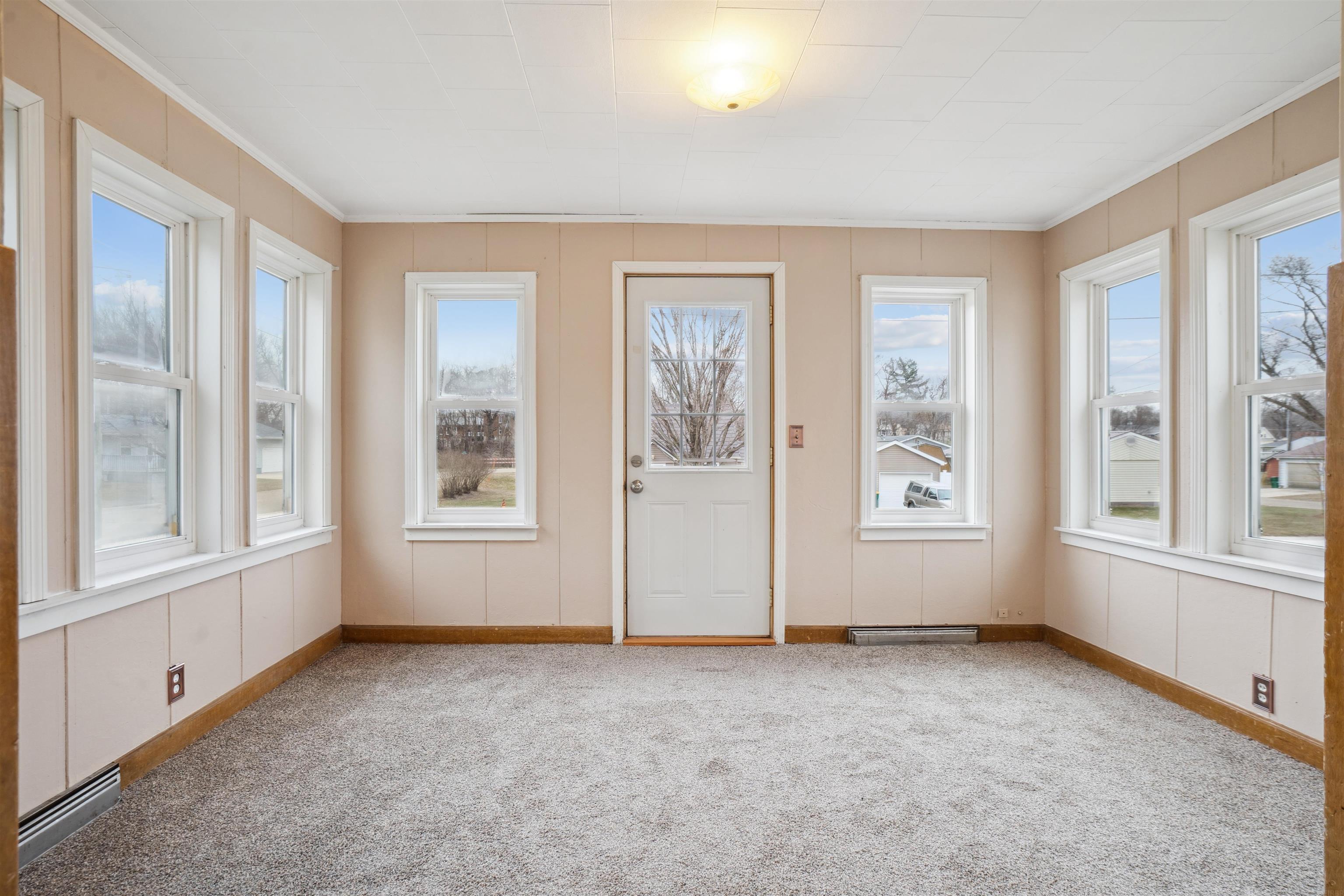 317 9th Ave NE