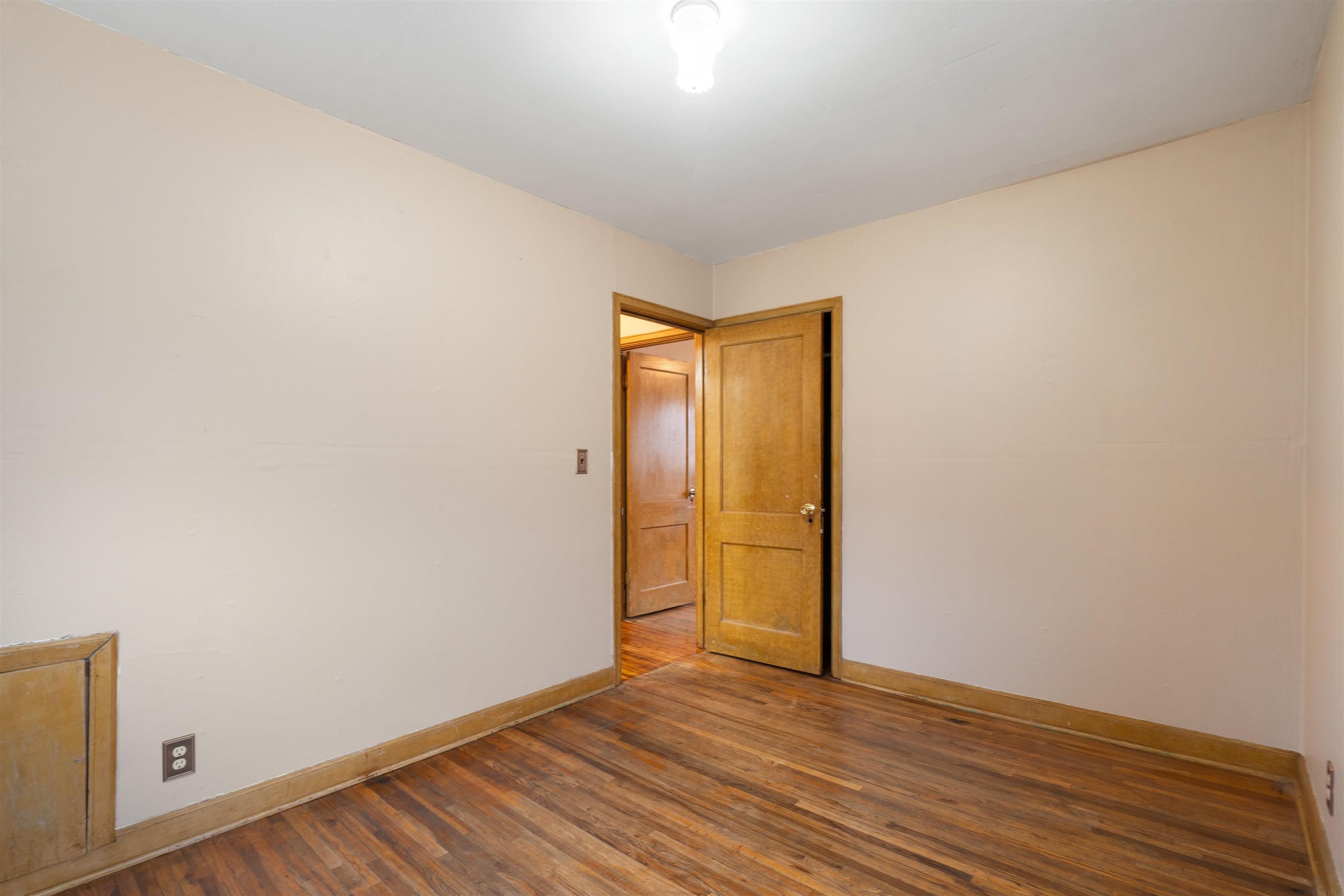 317 9th Ave NE