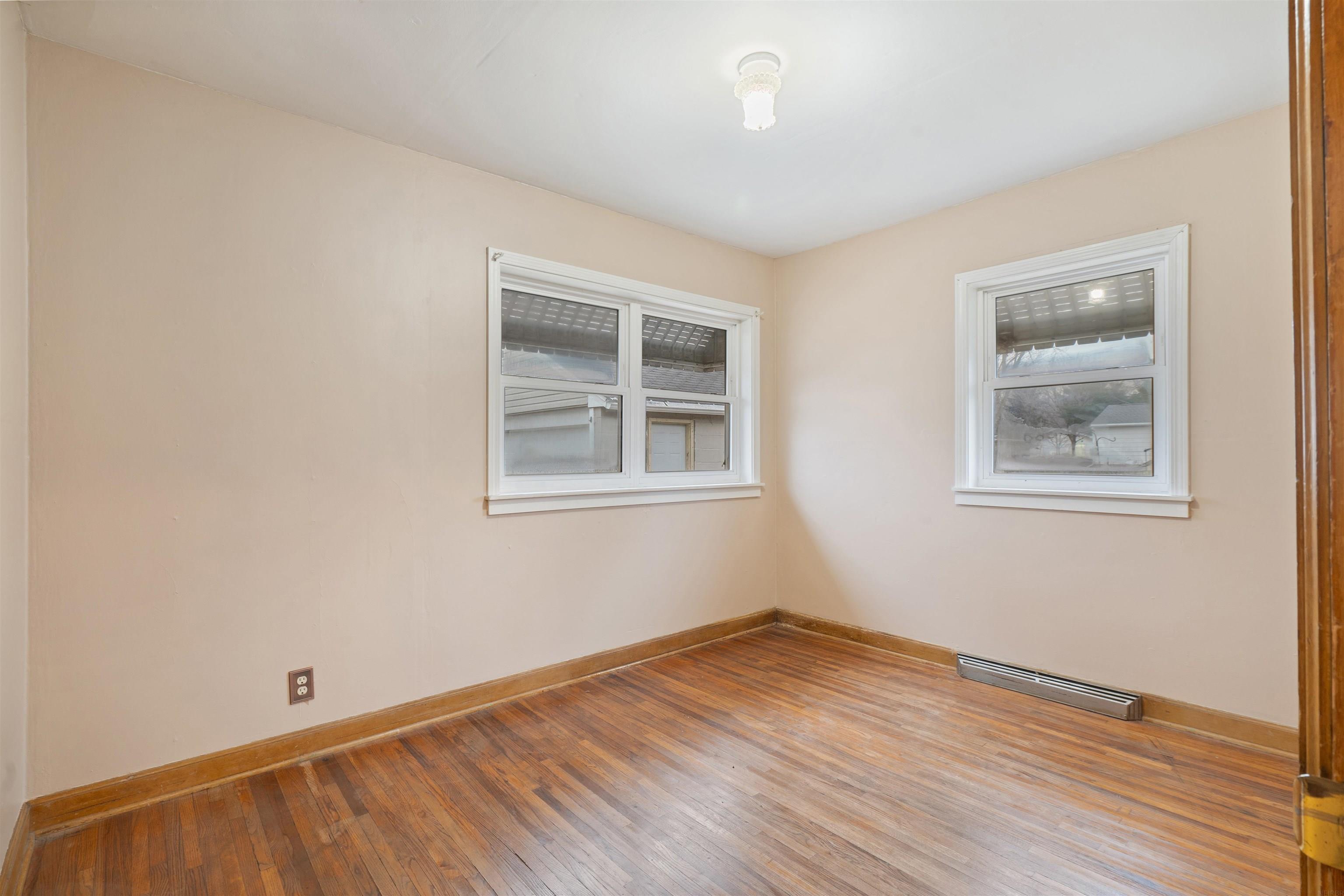 317 9th Ave NE