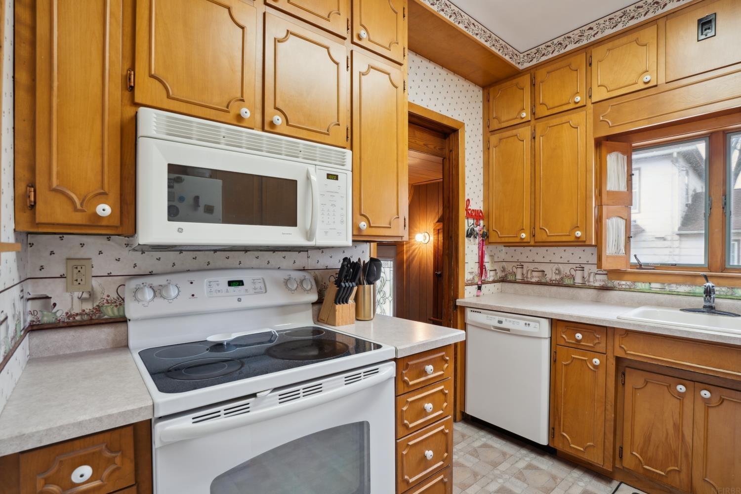 410 1st St W
