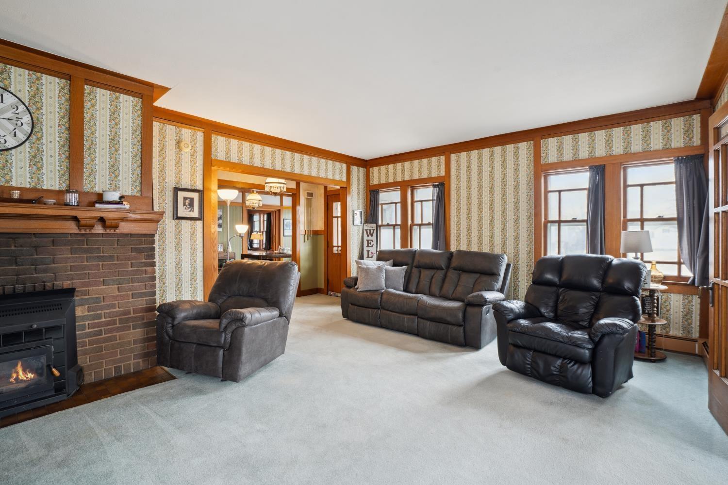 410 1st St W