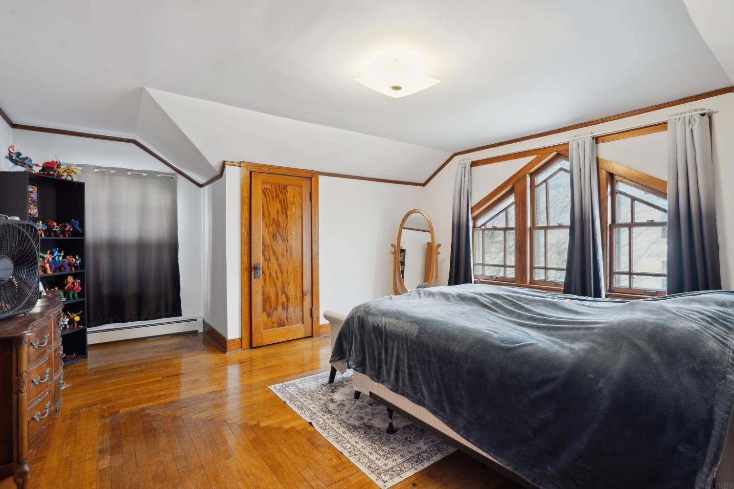 410 1st St W