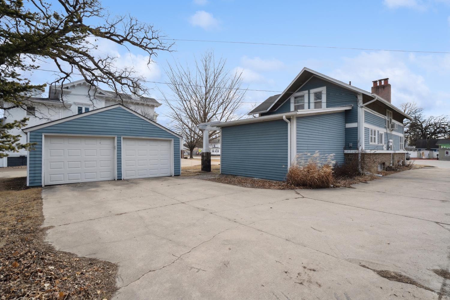 410 1st St W