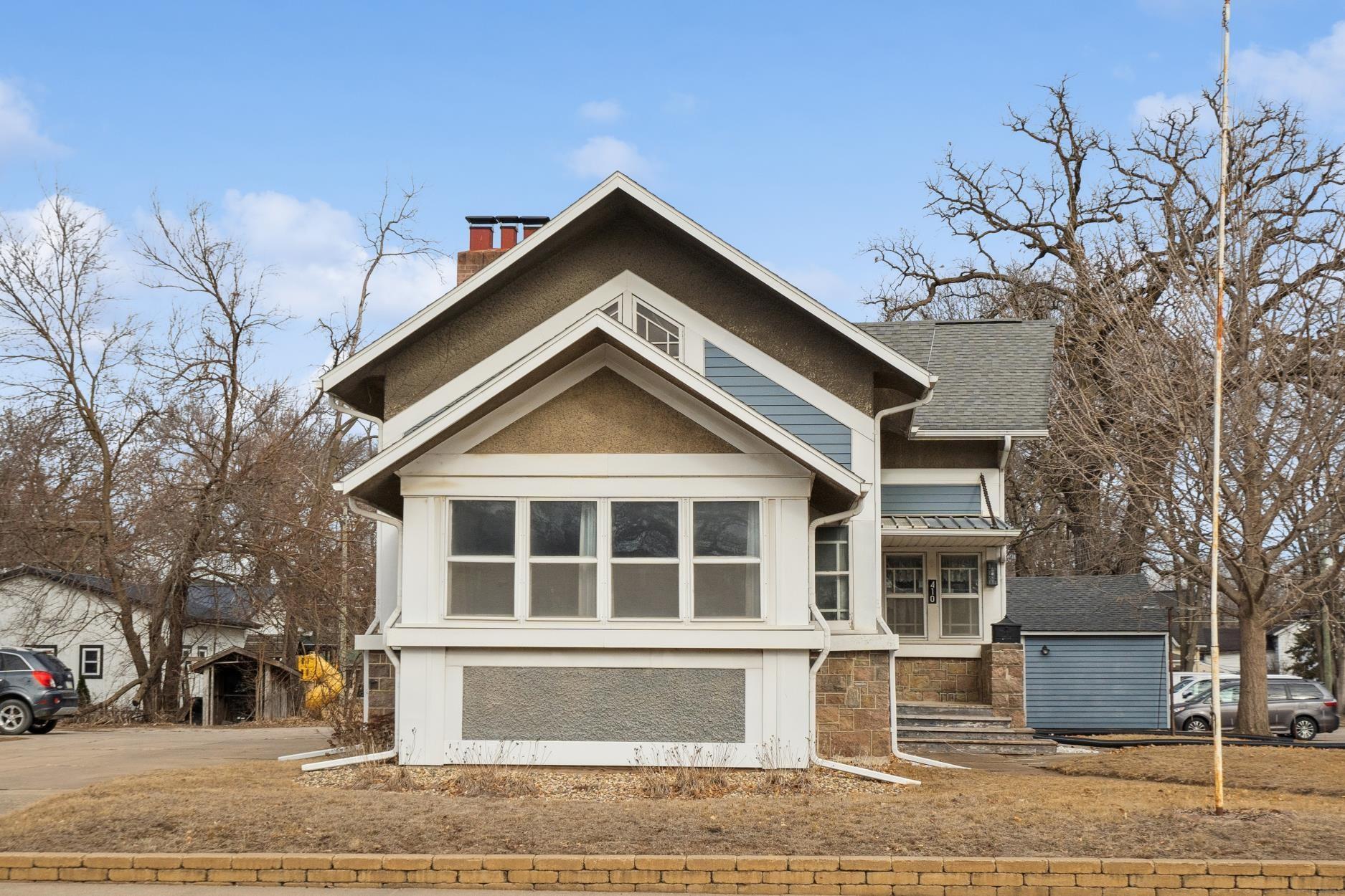 410 1st St W