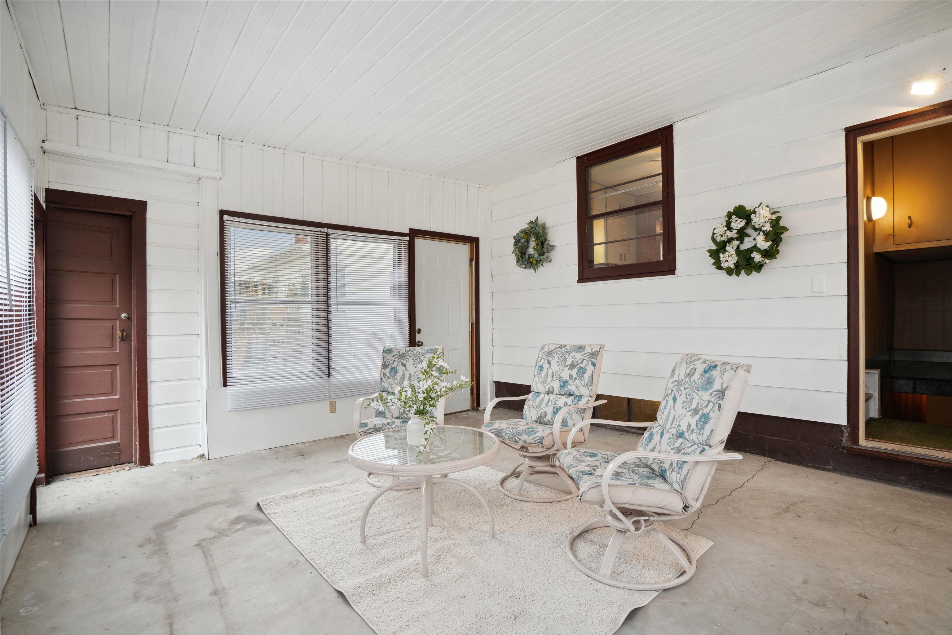 122 S Hackett Road