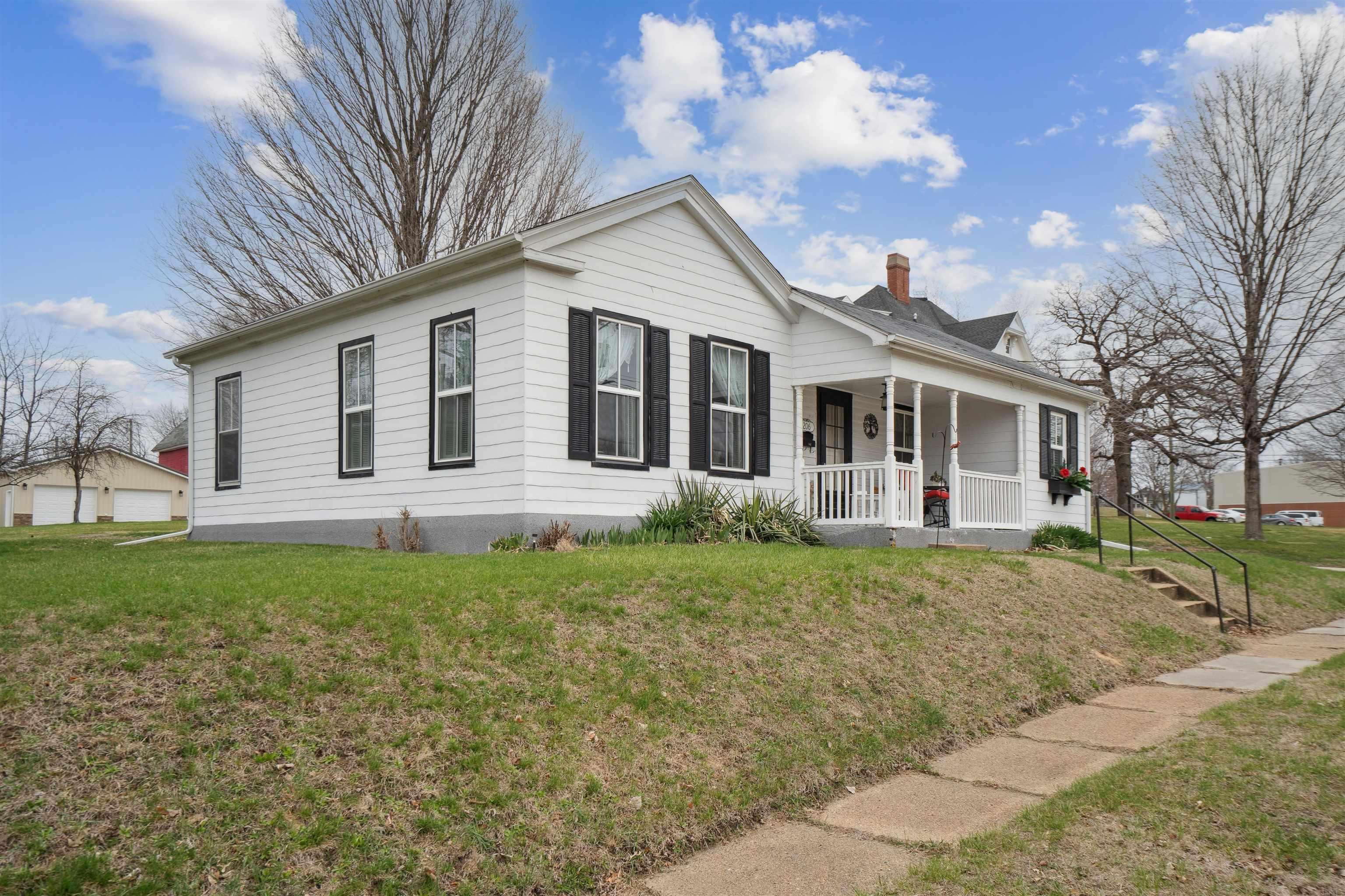 206 NE 4th Street