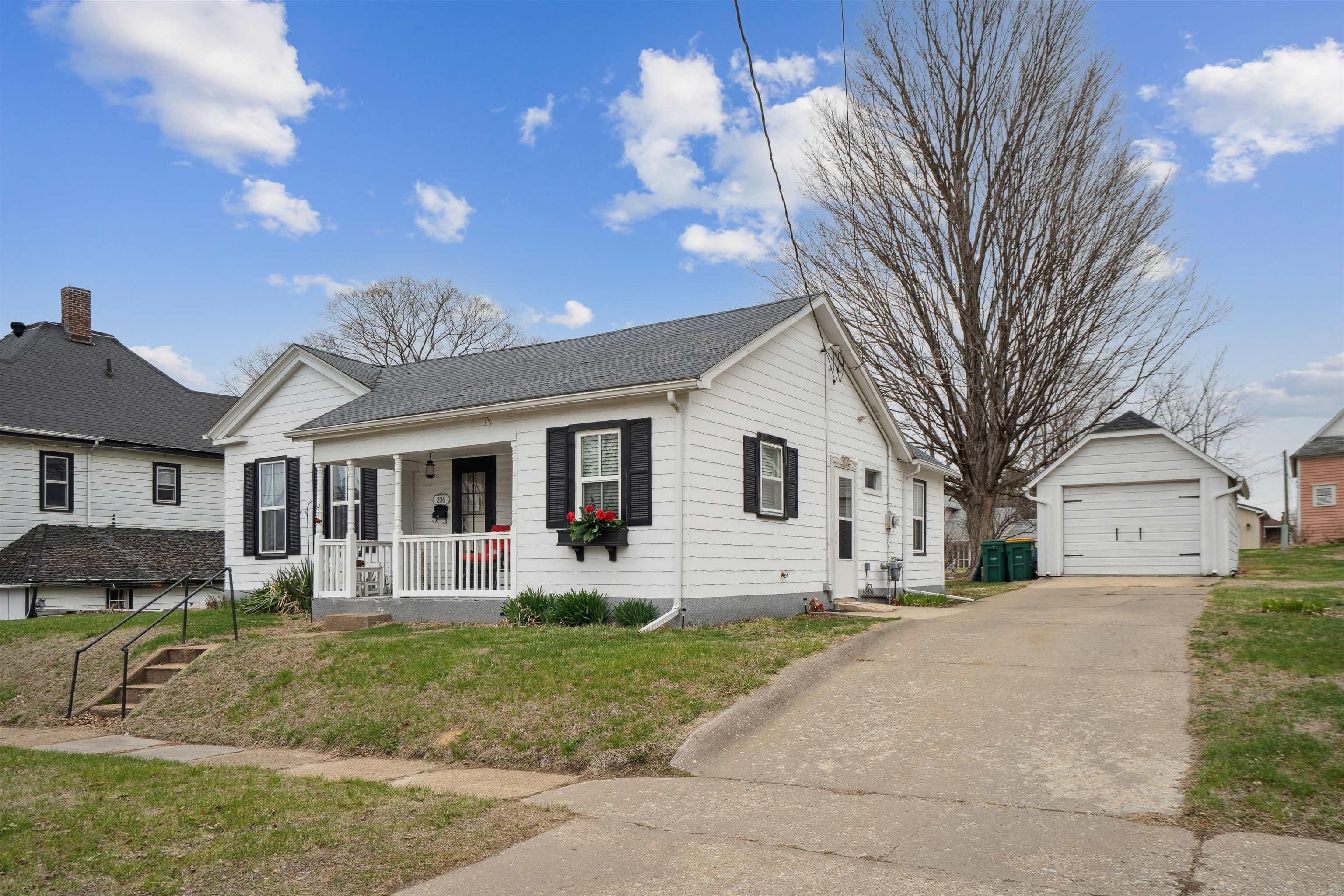 206 NE 4th Street