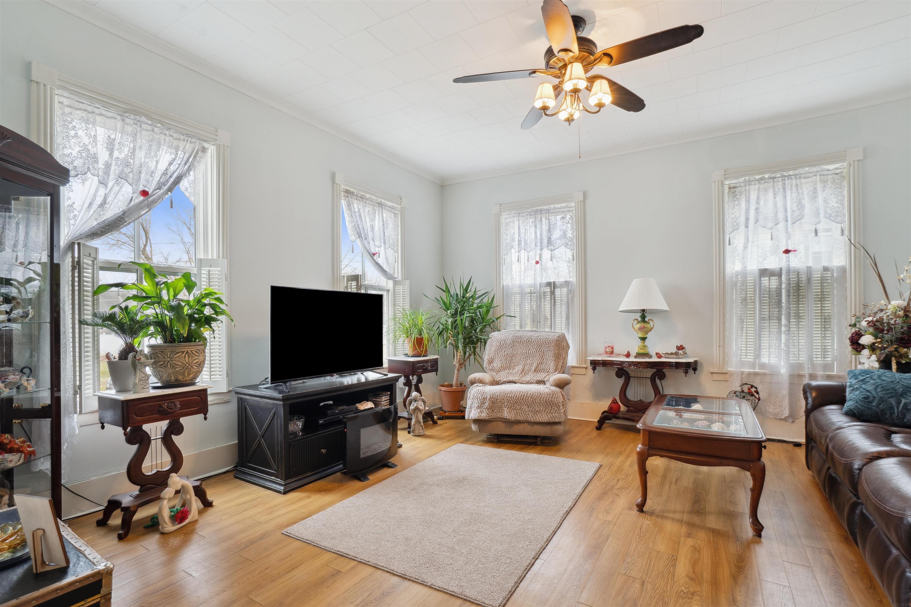 206 NE 4th Street