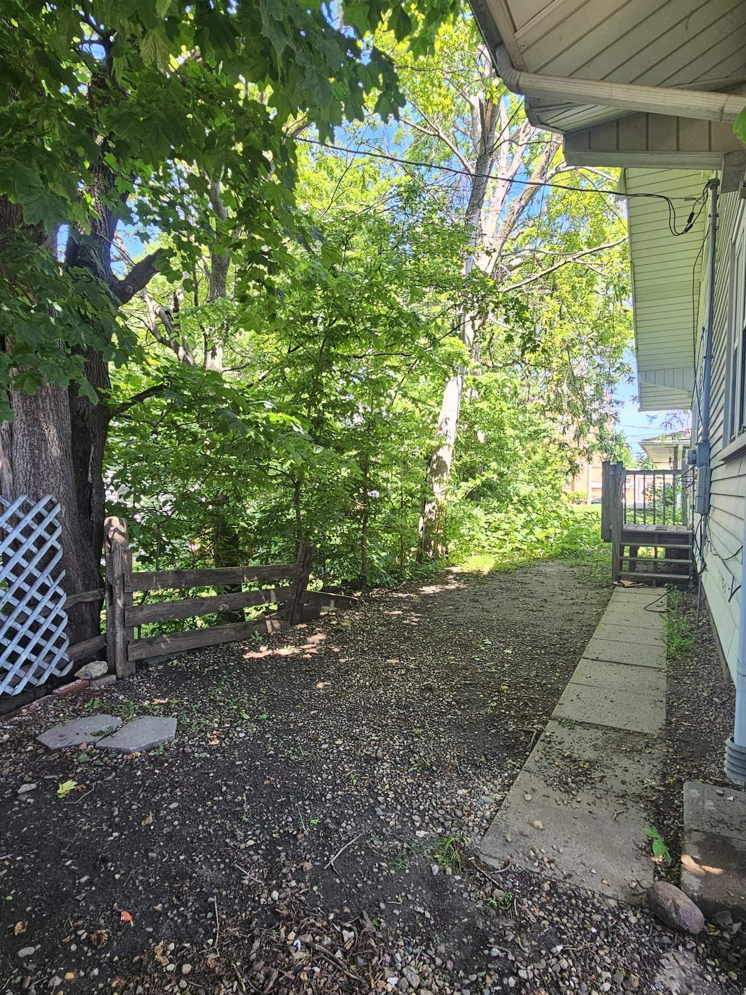 111 5th Ave NE