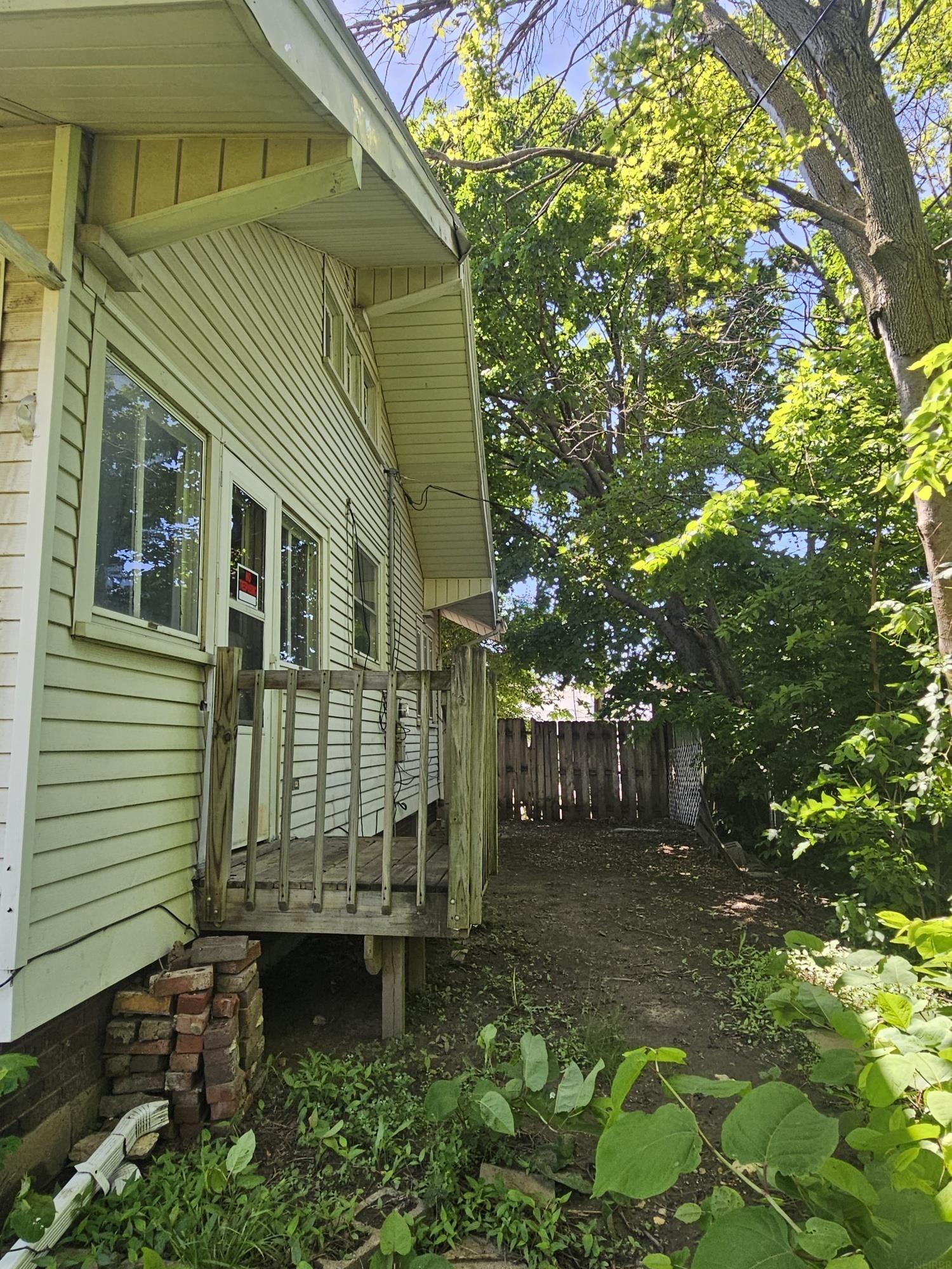 111 5th Ave NE