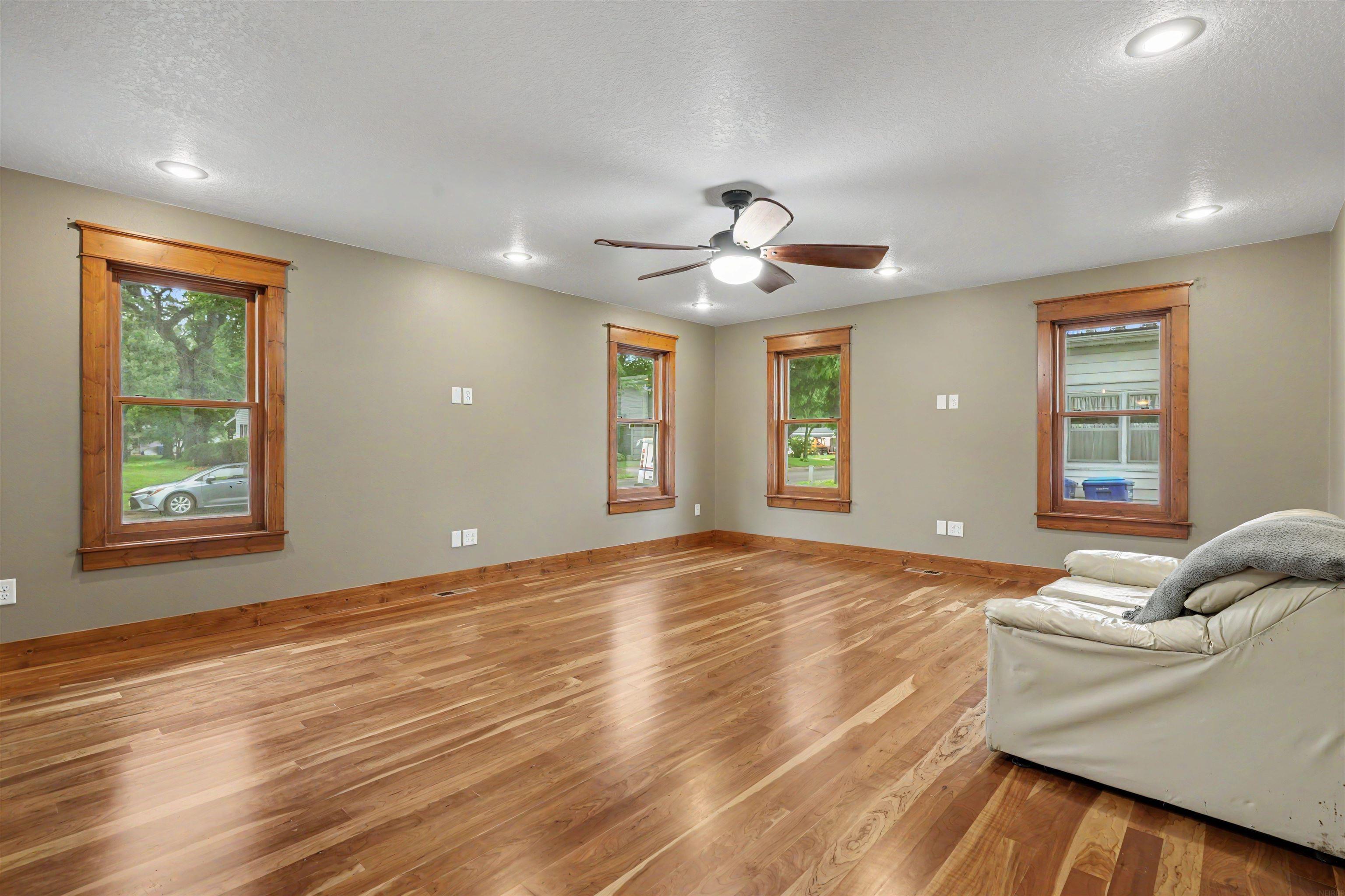 604 SW 8Th Street