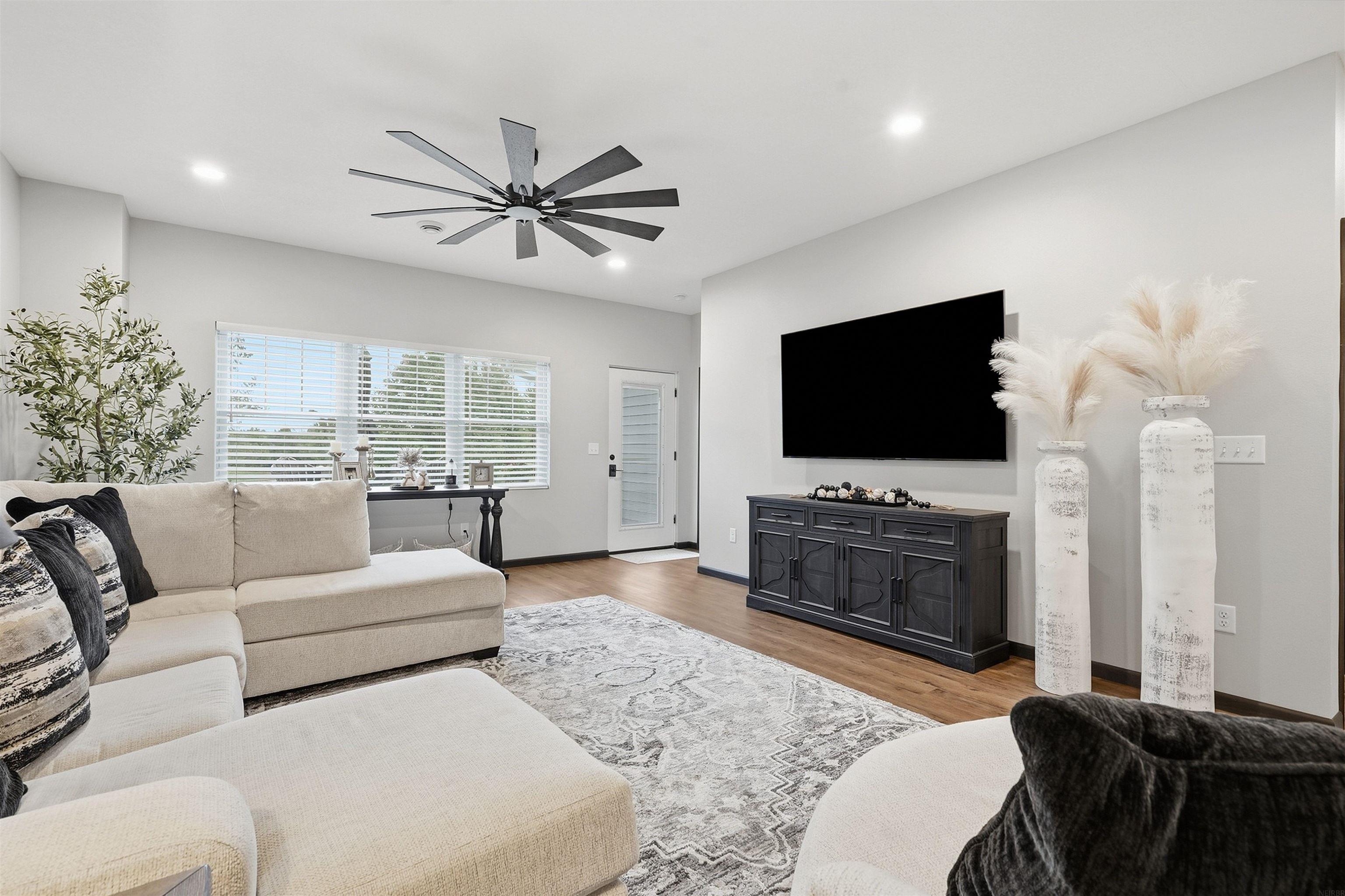 2086 Three Elms Park Road Unit: 9